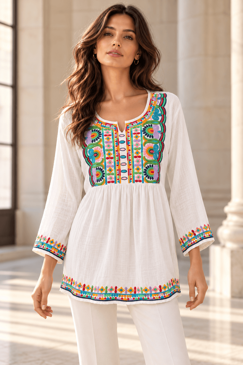 Blusa blanca con bordado multicolor