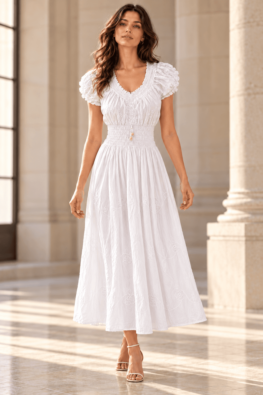 Vestido blanco largo con cintura fruncida