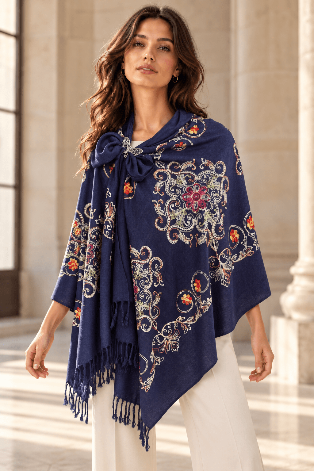 Chalina azul marino bordada con lentejuelas